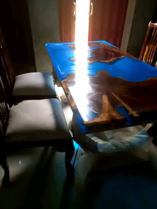 Set Meja Makan Resin Kombinasi Stainless Gold