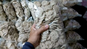 kerupuk mawar mentah seblak  atau goreng rafael viral