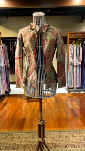 Flora Coat Sutra Viscos Payet by Dian Pelangi LIMITED EDITION Outer Cardigan Blazer Bolero Jaket Cardi Formal Kerja Kantor Pesta Pernikahan Kondangan Wanita Hijaber Cantik Anggun Modis Modern Elegan Mewah Model Korea Terbaru Motif Batik Tulis Kekinian