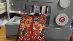 Handmade Travel Size Tissue Pouch 19cm x 14.5cm iconic SIA Batik Prints Singapore Airline
