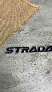 Emblem Belakang Tulisan Strada: Desain & Aksesoris