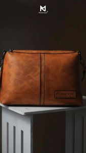 {\n    \"article\": \" Tas Slingbag Wiwit by Moonzaya: Tas Selempang Cantik & Best Seller