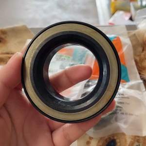 ซีลกันน้ำมัน/ซีลล้อหน้า รถแทรกคูโบต้ารุ่น Lทุกรุ่น (แท้ศูนย์)