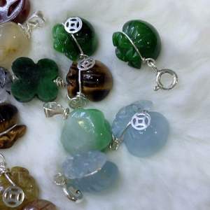 Mặt túi tiền đá thạch anh tóc đủ màu bọc móc treo bạc s925 làm vòng tay vòng cổ