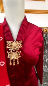 1 set kebaya beludru Kartini + rok bawahan batik