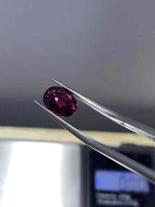 0281-VIÊN ĐÁ GARNET HỒNG TÍM ( THIÊN NHIÊN) không xử lý