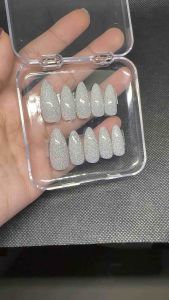 เล็บปลอมทรงแหลม สีแฟลช สีสวยทรงนี้ติดแล้วนิ้วเรียว