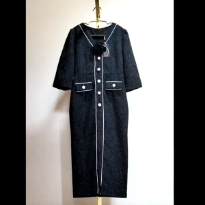 Ticha S M เดรสยาวสีดำ ทรงเข้ารูป + เข็มกลัดดอกไม้ ชุดทำงาน ชุดออกงาน