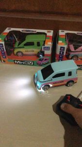 Mainan Mobil Remot mini anak bisa jalan ada lampu