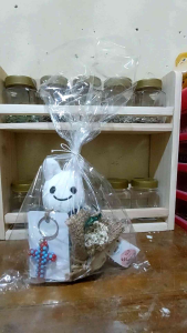 SOUVENIR GANTUNGAN KUNCI SALIB MANIK DAN BONEKA KELINCI HADIAH BUKET ROHANI KRISTEN