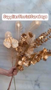 BUNGA EMAS BUNGA GOLD MAWAR GOLD ANGGREK GOLD MAWAR EMAS ANGGREK EMAS ANTHURIUM EMAS ANTHURIUM GOLD PALEM GOLD DAUN EMAS DAUN GOLD DAUN PALSU IMITASI BUATAN DAUN EUCALYPTUS MERAK KIPAS GOLD EMAS MAS
