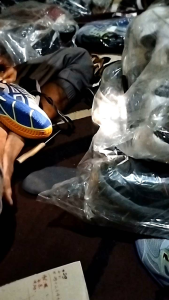 Sepatu sneaker running badminton pria terlaris