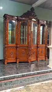 Almari Pajangan Shima Ukir Kayu Jati: Desain Klasik & Kualitas Tinggi