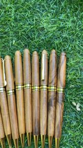 Bút gỗ bách xanh loại có nắp đậy và loại thân xoay- Tặng kèm hộp