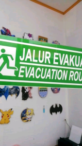 AKRILIK JALUR EVAKUASI EXIT SIGN STIKER ACRYLIC TEBAL 2 MM INDOOR ATAU OUTDOR TAHAN CUACA