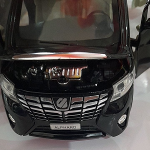 Miniatur Diecast Skala 1:24 Mobil Toyota Alphard