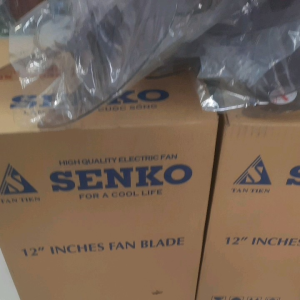 Thanh hương Q6. CÁNH QUẠT SENKO BÀN B3 LỖ CỐT TRÒN MẶT SAU CÓ RÃNH CẮT NGANG