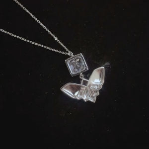 Micro-inlaid zircon butterfly pendant titanium steel necklace📿🎀