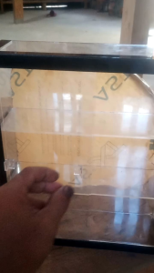 etalase akrilik penyimpanan atau tempat wadah toko