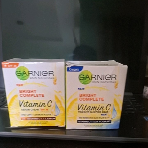 Garnier. Ligth Complete Daily Kit-krim siang malam 50 ML