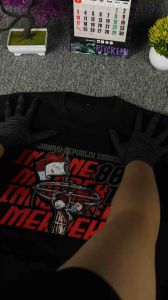 KAOS MERAH DARAHKU by MarkasKaos.id / Kaos Kata Kata / Kaos Keren / Kaos Distro Premium / Kaos Pekerja Keras / Kaos Profesi Keren / Kaos Pria Wanita / Kaos Cotton Combed 24s