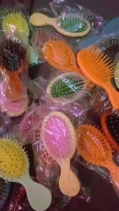 Combo 3 Lược Chải Tóc Gỡ Rối Mini Với Túi Khí Di Động Dễ Thương Massage Tay Cầm Tốt