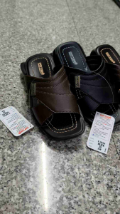 รองเท้าแตะหนังPu แบบสวม หน้าหนังติดป้ายเหล็ก govy soft สี ดำ น้ำตาล 38-43