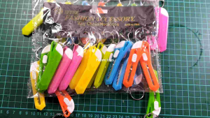 12 pcs gantungan kunci cutter mini serba guna