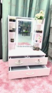 Bàn trang điểm ngồi bệt kệ 2 bên.3 ngăn kéo. Gương đèn led
