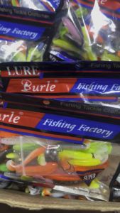 หนอนยางจิ๋ว หนอนยางหางโบก ขนาด 5.5 ซม. 60-65 ตัว แถมฟรี หัวเคลื่อนไหว 2.5 กรัม