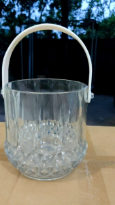 Xô đựng đá kim cương tặng kèm Theo cốc như hình. Kích thước: ø15xø11.5x16.5cm hokori