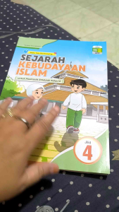 📚 Buku Teks Pendamping SEJARAH KEBUDAYAAN ISLAM untuk Madrasah Ibtidaiah Kelas VI Jilid 4 oleh Shaf Media Indonesia. • Buku ini dirancang khusus untuk siswa Madrasah Ibtidaiah Kelas VI. 📚 • Terbitan Shaf Media Indonesia buku ini merupakan jilid ke-4