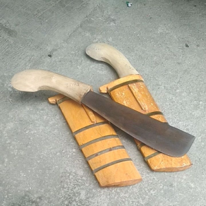 Golok kerja perkakas kebun bahan baja per ditempa dan disepuh golok tani dan kebun