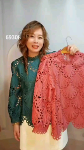 69308 เสื้อ A la carte ลูกไม้เนื้อทอแขน 4 ส่วน เนื้อผ้าลูกไม้ทอลายเชิง ซับในชีฟอง แขน 3 ส่วน by PENNY CLOTH 888