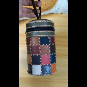 กระเป๋าหนังแท้ ทรงกระบอกน้ำ ลายตาราง ของฝาก จ.ราชบูรี 806 L ทำจากหนังแท้ เย็บด้วยมือ แข็งแรงทนทาน