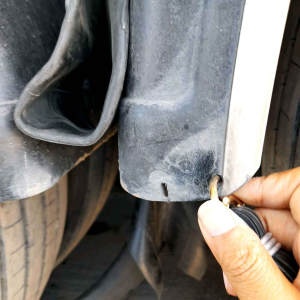 ยางปัดล้อเทรลเลอร์แบบห่วงกลมยาว35-40ซ.ม( ตะกร้านี้6ชิ้น) ทำจากยางมอเตอร์ไซค์ช่วยให้การล้างล้อรถเป็นเรื่อยง่ายไม่ต้องล้างอีกต่อไปแค่ติดยางปัดล้อล้อจะดำตลอดเวลา