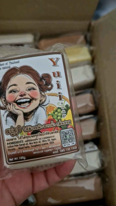 สบู่ออร์แกนิคยูอิ ไม่มีสารเคมี ให้ความชุ่มชื้น และอ่อนโยนต่อผิวหน้า และผิวกาย มีฟองมาก กลิ่นหอมธรรมชาติ จากส่วนผสมหลัก เช่น น้ำมันรำข้าว น้ำมันมะพร้าว น้ำมันมะกอก และสมุนไพรนานาชนิด ขนาด 100 กรัม