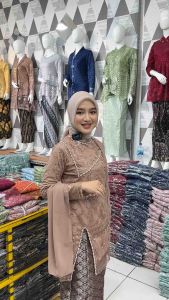 SETELAN KEBAYA ROSALIA
