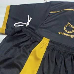Baju Olahraga Berkualitas untuk Futsal, Sepakbola, Volly & Badminton