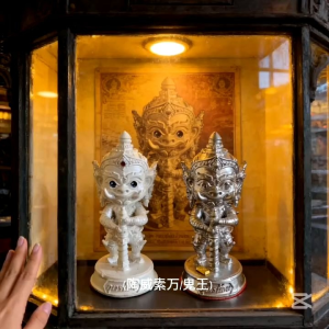 thai amulet Taowessuwan display