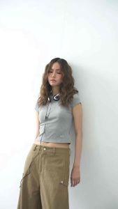 AMUSE BKK - Sofia Tops เสื้อยืดทรงเบบี้ที คอกลม ดีไซน์ชิคๆ