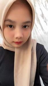 Hijab segi empat Paris jadul polos merek Varisha