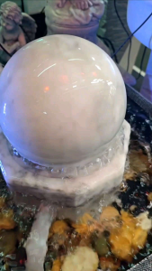 หินหมุนมงคลลูกหินหมุนขนาด12cm.แถมปั๊มน้ำในชุด(สีขาว)