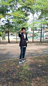 Jas Blazer Pria Hitam Elegan – Nyaman Dipakai Cocok untuk Kerja & Acara Resmi