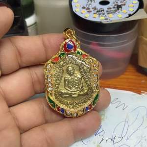 เหรียญเสมา หลววปู่ทิม อิสริโก พร้อมเลี่ยมทองอิตาลี