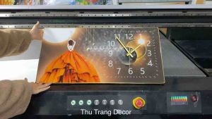 Đồng Hồ Tráng Gương Treo Tường "CÔ GÁI" In UV 5D Cao Cấp