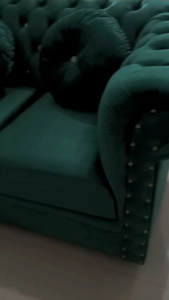 Sofa Kancing Seribu 321 & Meja & 6 Bantal Bulet Bahan Glossy