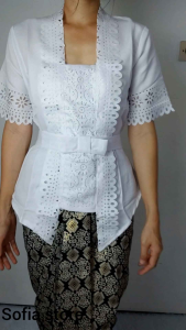 Atasan Saja Kebaya Kutubaru Motif Moderen Bali Lengan Pendek Warna Putih