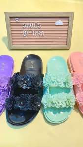 SHOES BY TIRA camilia flower/ jelly shoes dewasa/sandal jelly wanita/sandal karet anti slip/sandal kekinian korea/jelly shoes/sepatu sandal slippers/sepatu sandal couple mom and kids