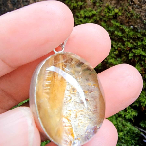 จี้โป่งข่ามธรรมชาติ แก้วพิรุณกาบเงินทอง (B1)